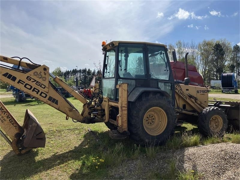 New Holland 675D - Rýpadlo-nakladač: obrázok 4 New Holland 675D - Rýpadlo-nakladač: obrázok 4