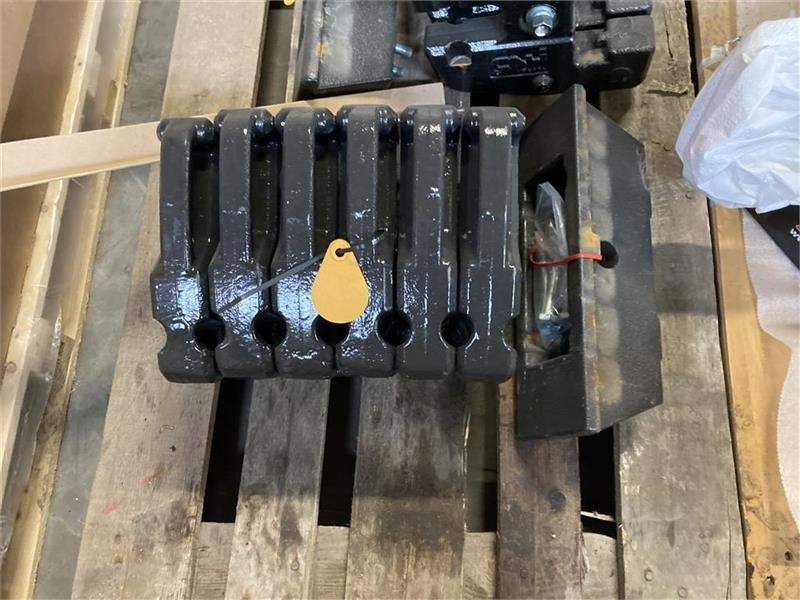 New Holland Boomer til 35-40-50-55 - Protizávažie: obrázok 4 New Holland Boomer til 35-40-50-55 - Protizávažie: obrázok 4