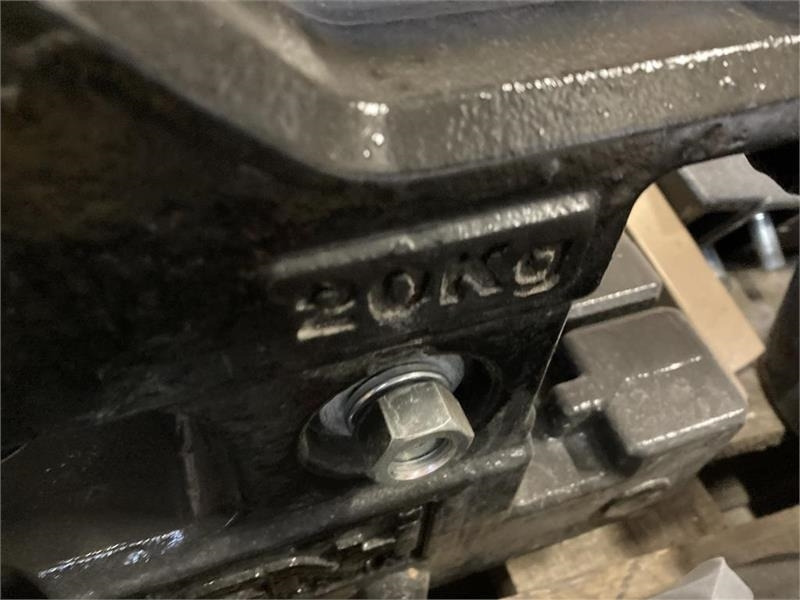 New Holland Boomer til 35-40-50-55 - Protizávažie: obrázok 5 New Holland Boomer til 35-40-50-55 - Protizávažie: obrázok 5