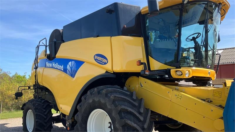 New Holland CX 8080 SLH med 30 fods Varifeed - Obilný kombajn: obrázok 2 New Holland CX 8080 SLH med 30 fods Varifeed - Obilný kombajn: obrázok 2