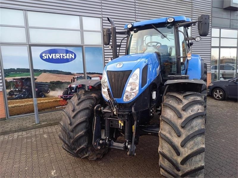 New Holland T7.220 - Traktor: obrázok 3 New Holland T7.220 - Traktor: obrázok 3
