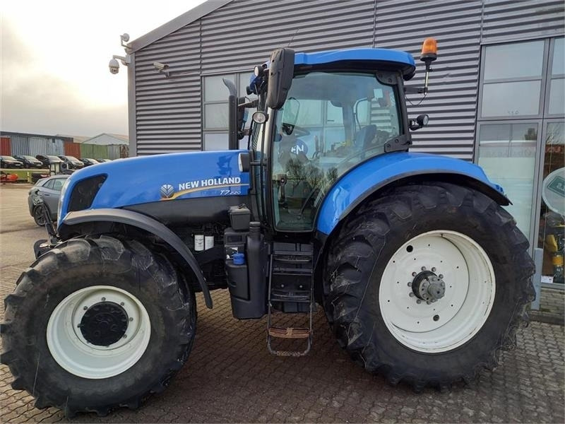 New Holland T7.220 - Traktor: obrázok 2 New Holland T7.220 - Traktor: obrázok 2