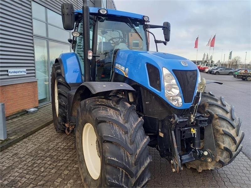 New Holland T7.220 - Traktor: obrázok 4 New Holland T7.220 - Traktor: obrázok 4