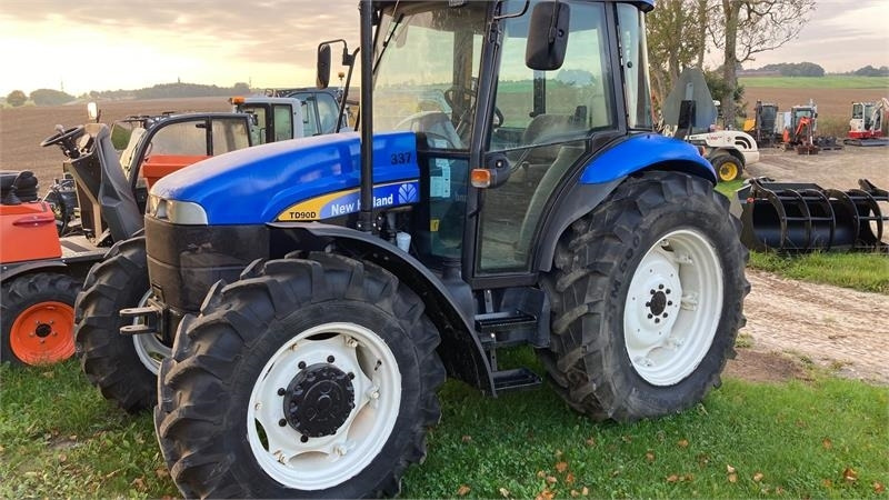 New Holland TD90D - Traktor: obrázok 1 New Holland TD90D - Traktor: obrázok 1