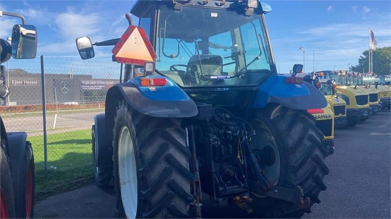 New Holland TS115 - Traktor: obrázok 3 New Holland TS115 - Traktor: obrázok 3