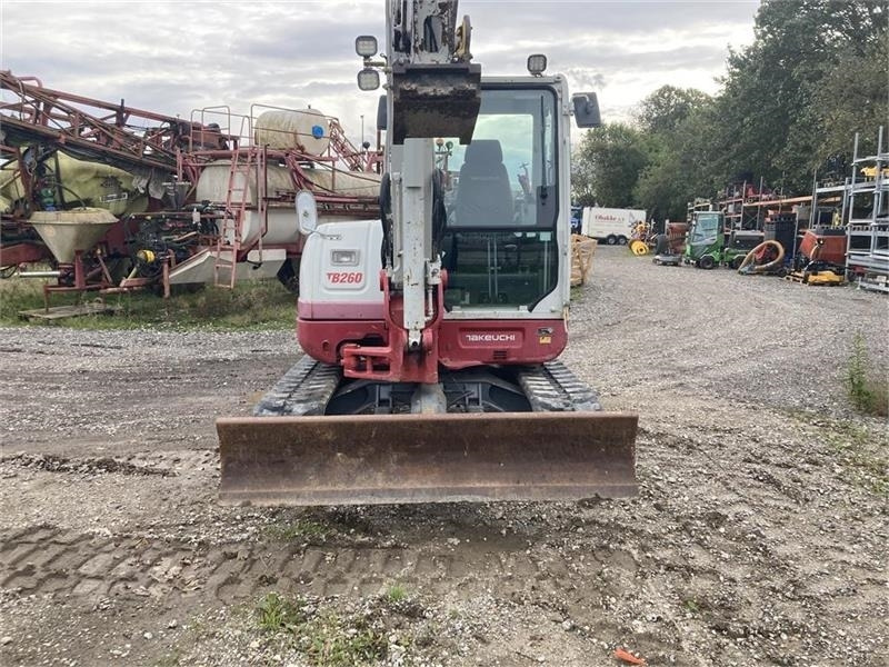 Takeuchi TB260 - Mini rýpadlo: obrázok 4 Takeuchi TB260 - Mini rýpadlo: obrázok 4
