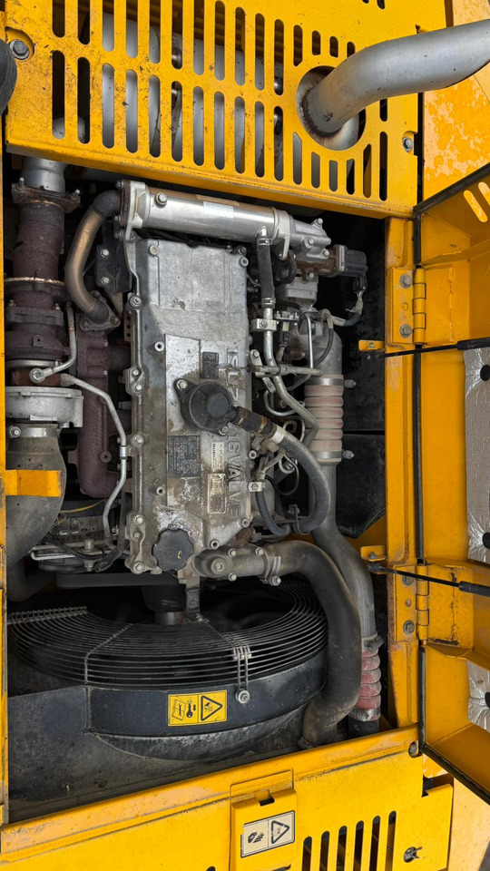Pásové rýpadlo JCB JS210LC: obrázok 11
