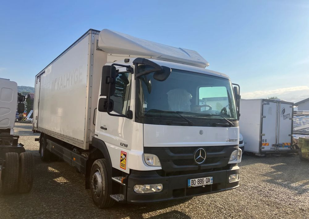 Mercedes-Benz Atego 1218 kurierka kontener - Skříňový nákladní auto: obrázok 1 Mercedes-Benz Atego 1218 kurierka kontener - Skříňový nákladní auto: obrázok 1