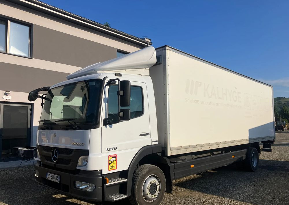 Mercedes-Benz Atego 1218 kurierka kontener - Skříňový nákladní auto: obrázok 2 Mercedes-Benz Atego 1218 kurierka kontener - Skříňový nákladní auto: obrázok 2