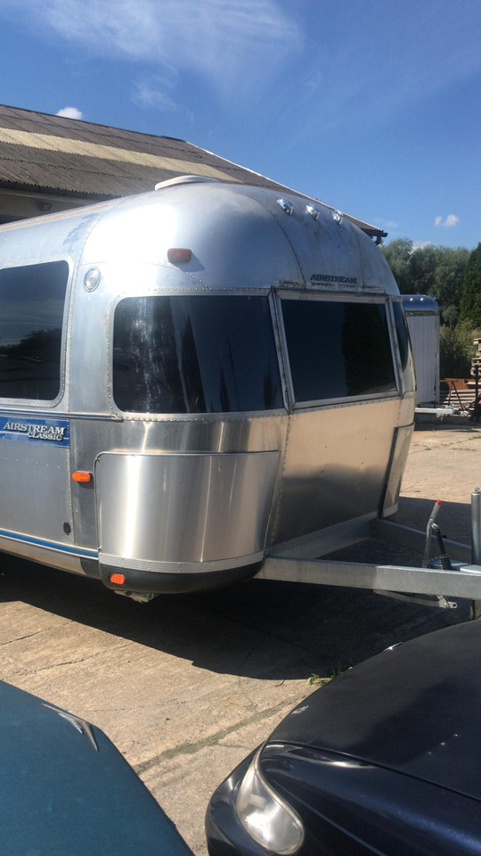 1992 Airstream Classic 1992 Airstream Classic – Fully Rebuilt Vintage Travel Trailer - Predajná príves: obrázok 4 1992 Airstream Classic 1992 Airstream Classic – Fully Rebuilt Vintage Travel Trailer - Predajná príves: obrázok 4