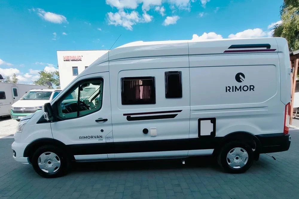 FORD Rimor NEW Ford Van 238 Truma Diesel Roller Shutters Remis AUTOMAT - Karavan: obrázok 3 FORD Rimor NEW Ford Van 238 Truma Diesel Roller Shutters Remis AUTOMAT - Karavan: obrázok 3