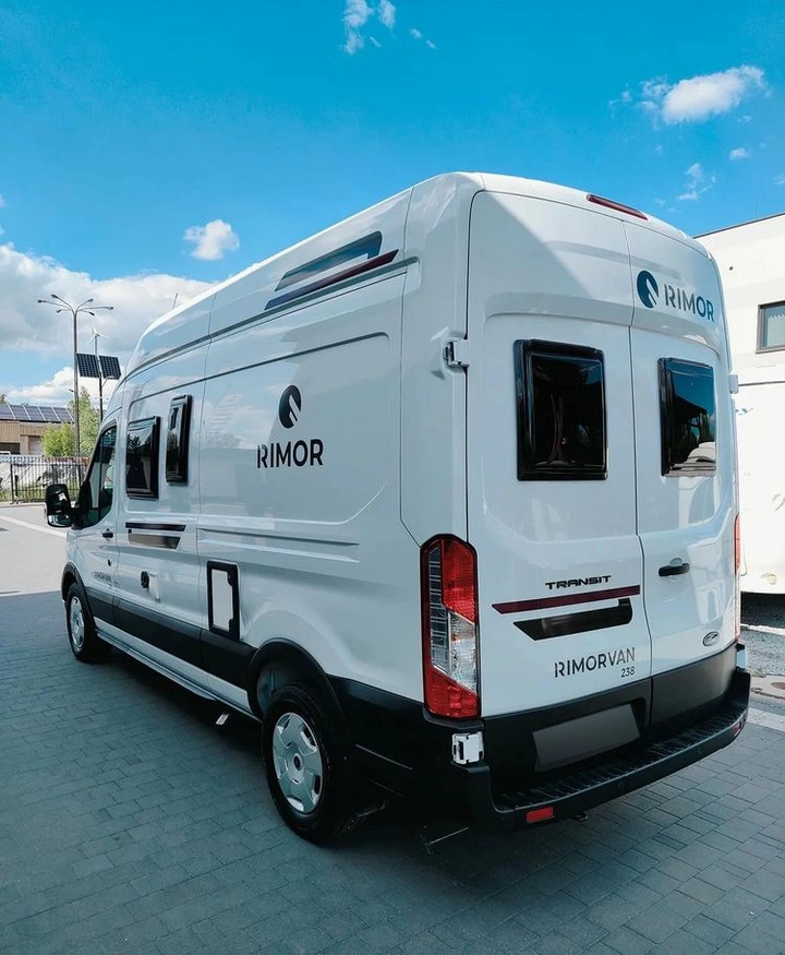 FORD Rimor NEW Ford Van 238 Truma Diesel Roller Shutters Remis AUTOMAT - Karavan: obrázok 4 FORD Rimor NEW Ford Van 238 Truma Diesel Roller Shutters Remis AUTOMAT - Karavan: obrázok 4