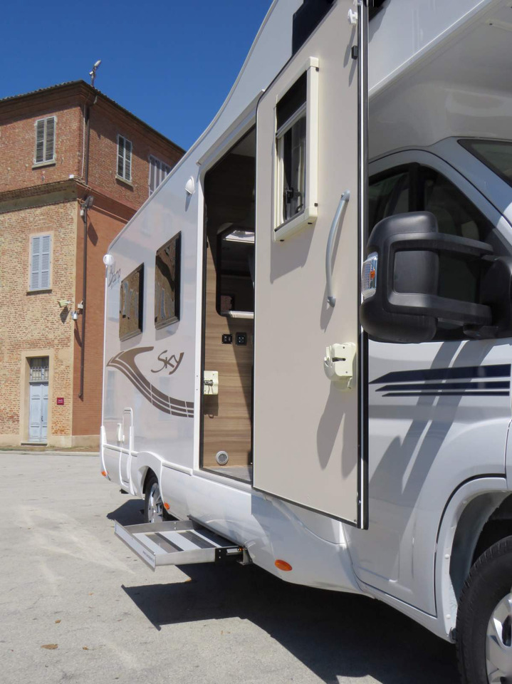 Fiat Ducato RETRACTABLE PLATFORM (300KG CAPACITY) - Karavan: obrázok 2 Fiat Ducato RETRACTABLE PLATFORM (300KG CAPACITY) - Karavan: obrázok 2