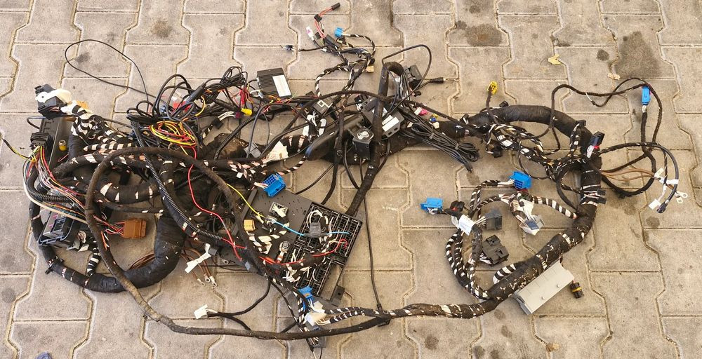 MAN TG3 TGX WIĄZKA INSTALACJA ELEKTRYCZNA KONSOLI KOKPITU - Elektrický systém: obrázok 1 MAN TG3 TGX WIĄZKA INSTALACJA ELEKTRYCZNA KONSOLI KOKPITU - Elektrický systém: obrázok 1