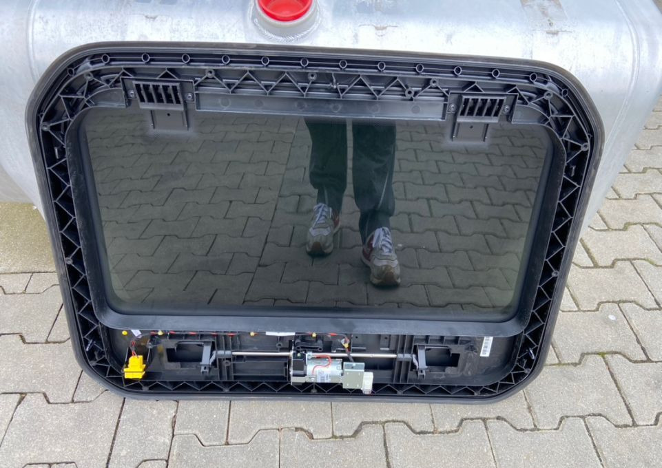 Szyberdach elektryczny Scania S R NGS NGR szyba - Karoséria a exteriér: obrázok 2 Szyberdach elektryczny Scania S R NGS NGR szyba - Karoséria a exteriér: obrázok 2