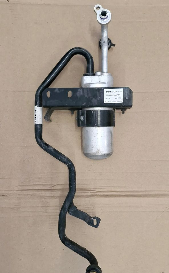 VOLVO FH4 FH5 SKRAPLACZ KLIMATYZACJI - Chladič klimatizácie pre Nákladné auto: obrázok 1 VOLVO FH4 FH5 SKRAPLACZ KLIMATYZACJI - Chladič klimatizácie pre Nákladné auto: obrázok 1