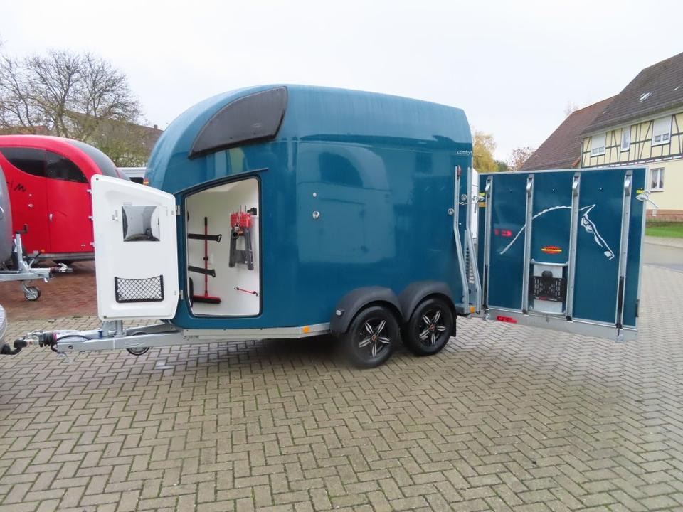 Böckmann Pferdeanhänger, Comfort, Flügeltür,100 km/h,Aluboden - Príves na prepravu koní: obrázok 1 Böckmann Pferdeanhänger, Comfort, Flügeltür,100 km/h,Aluboden - Príves na prepravu koní: obrázok 1
