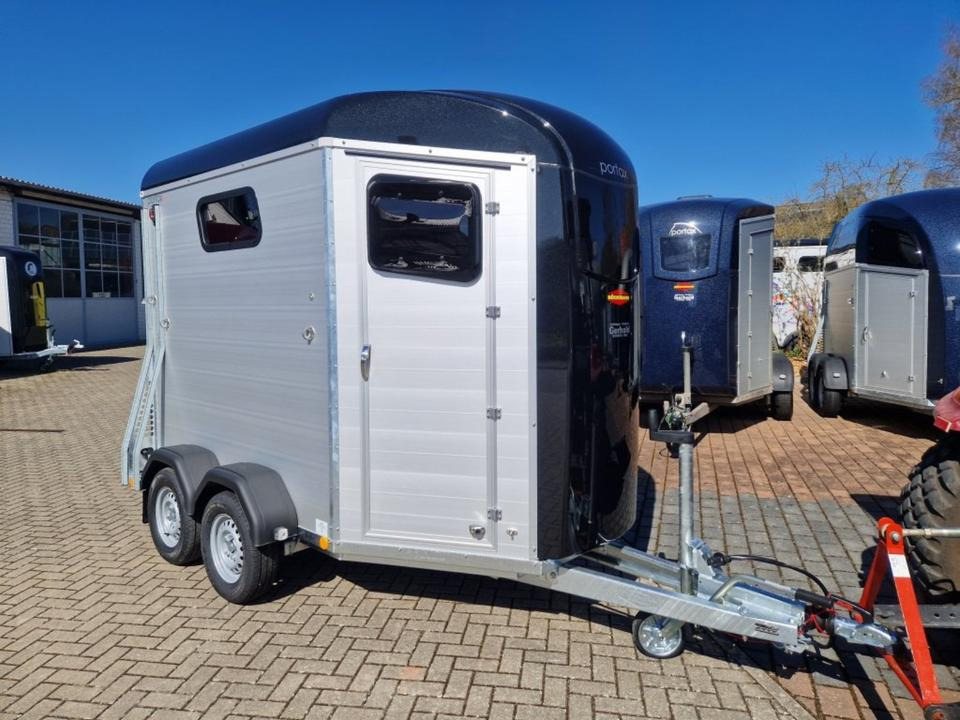 Pferdeanhänger Humbaur, Xanthos Aero, 100 km/h Sattelkammer - Príves na prepravu koní: obrázok 1 Pferdeanhänger Humbaur, Xanthos Aero, 100 km/h Sattelkammer - Príves na prepravu koní: obrázok 1
