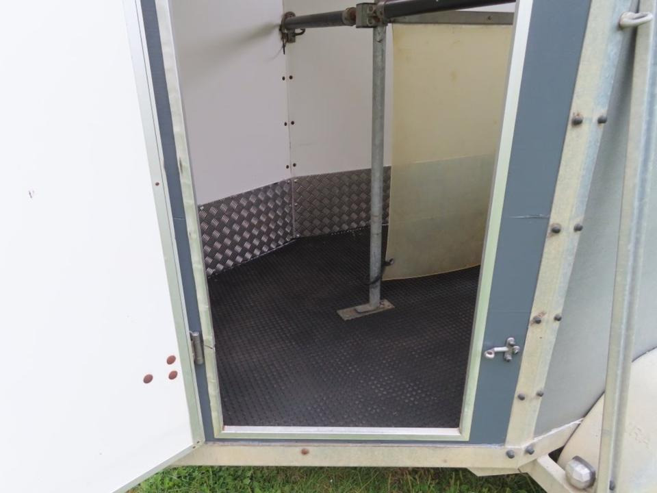 Vieh - Pferdeanhänger, PKW Anhänger, Henra, TÜV NEU - Príves na prepravu koní: obrázok 3 Vieh - Pferdeanhänger, PKW Anhänger, Henra, TÜV NEU - Príves na prepravu koní: obrázok 3