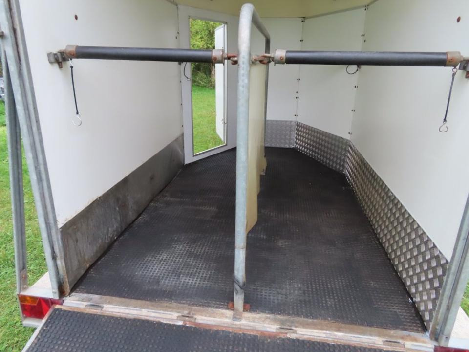 Vieh - Pferdeanhänger, PKW Anhänger, Henra, TÜV NEU - Príves na prepravu koní: obrázok 5 Vieh - Pferdeanhänger, PKW Anhänger, Henra, TÜV NEU - Príves na prepravu koní: obrázok 5