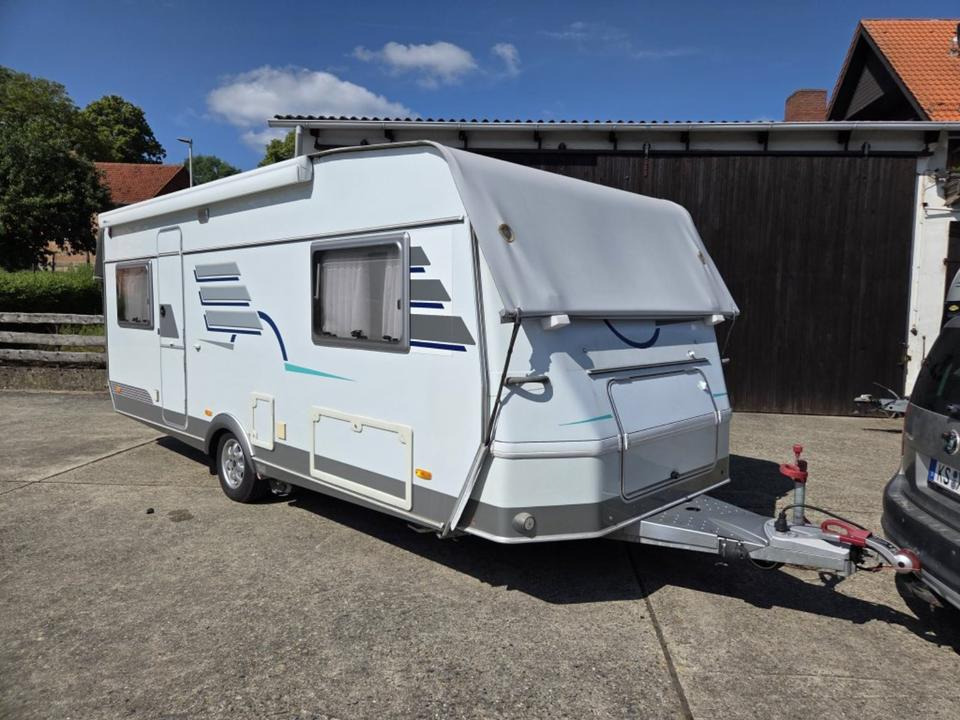 Wohnwagen Hymer Top Ausstattung Mover Vohrzelt 4x Schlafplätze WC - Obytný príves: obrázok 4 Wohnwagen Hymer Top Ausstattung Mover Vohrzelt 4x Schlafplätze WC - Obytný príves: obrázok 4