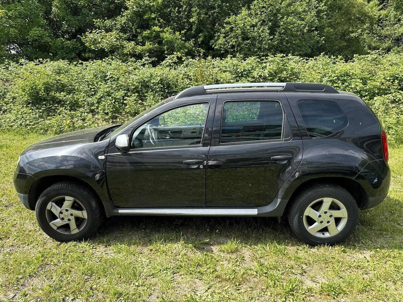 Dacia Duster 1.6 LAUREATE +ZAHNRIEMEN GERISSEN+ - SUV: obrázok 2 Dacia Duster 1.6 LAUREATE +ZAHNRIEMEN GERISSEN+ - SUV: obrázok 2