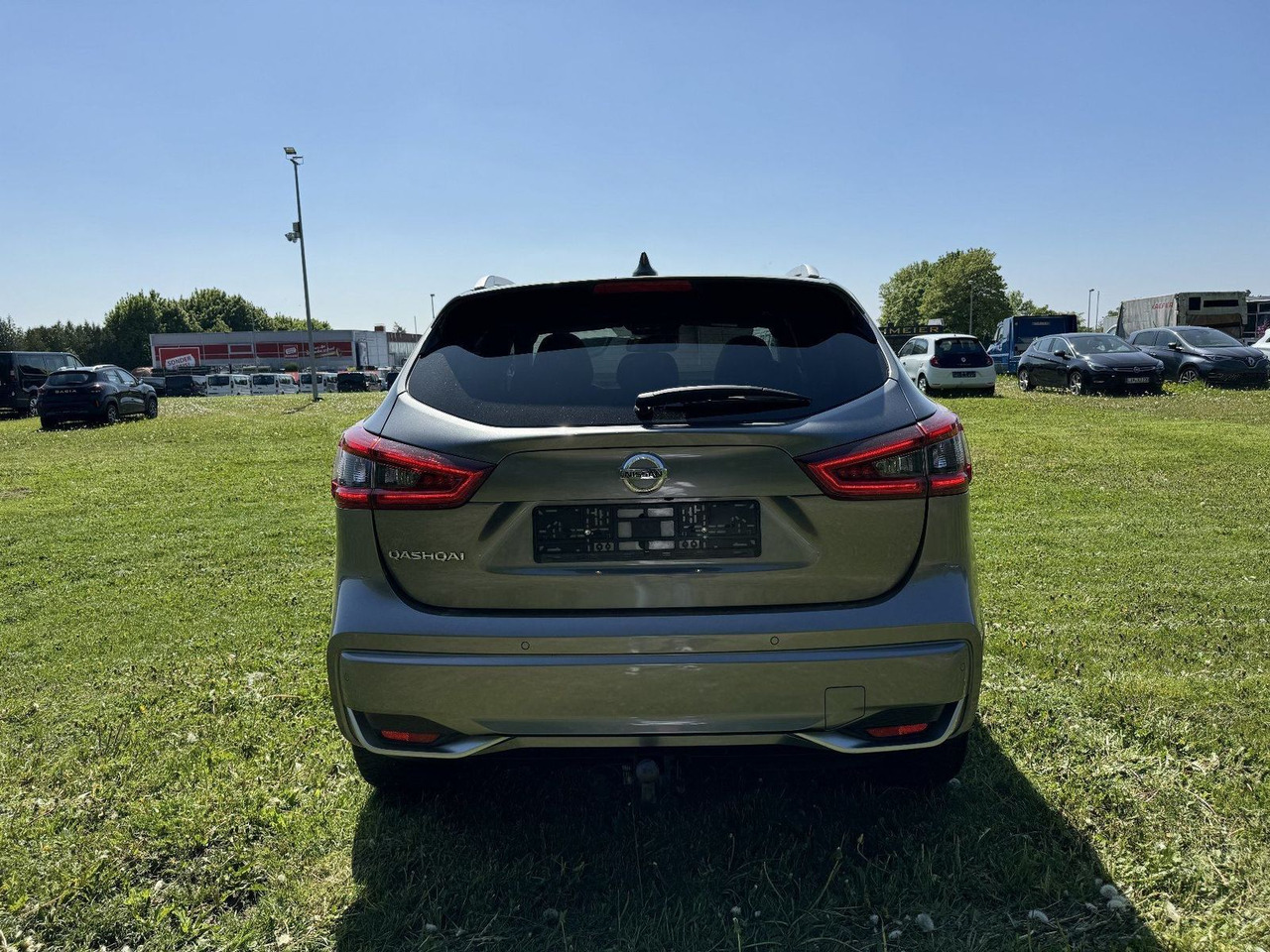 Nissan Qashqai 1.7 dCi N-Connecta 4x4 ALLRAD AUTOMATIK - SUV: obrázok 4 Nissan Qashqai 1.7 dCi N-Connecta 4x4 ALLRAD AUTOMATIK - SUV: obrázok 4