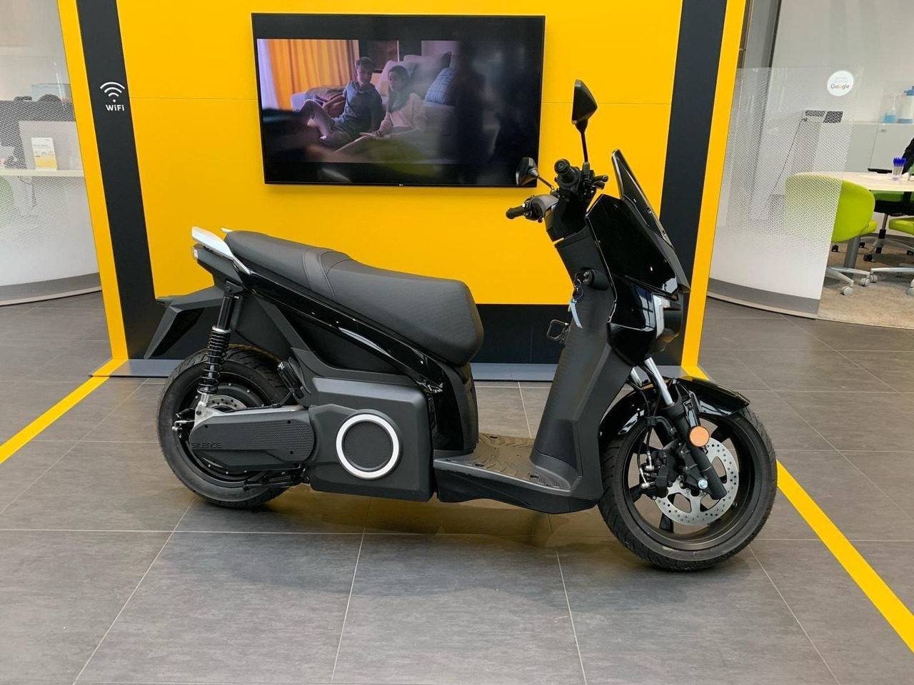 Silence S01 L3e Connected 95km/h (5,6 kWh) ELEKTROROLLER - Motocykel: obrázok 4 Silence S01 L3e Connected 95km/h (5,6 kWh) ELEKTROROLLER - Motocykel: obrázok 4