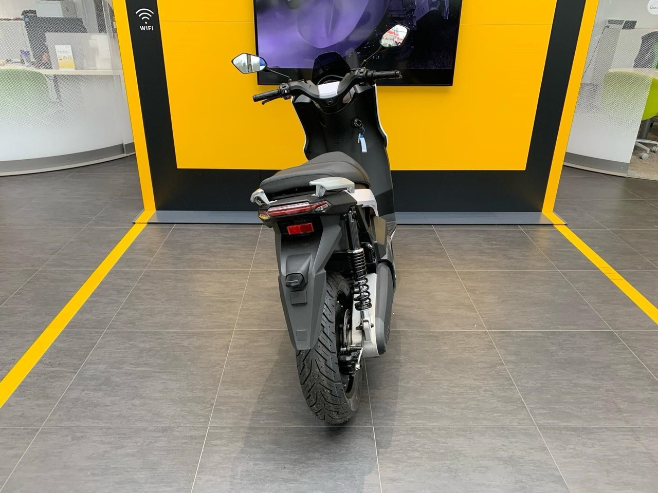 Silence S01 L3e Connected 95km/h (5,6 kWh) ELEKTROROLLER - Motocykel: obrázok 5 Silence S01 L3e Connected 95km/h (5,6 kWh) ELEKTROROLLER - Motocykel: obrázok 5