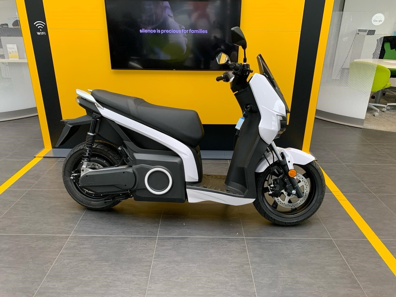 Silence S01 L3e Connected 95km/h (5,6 kWh) ELEKTROROLLER - Motocykel: obrázok 4 Silence S01 L3e Connected 95km/h (5,6 kWh) ELEKTROROLLER - Motocykel: obrázok 4
