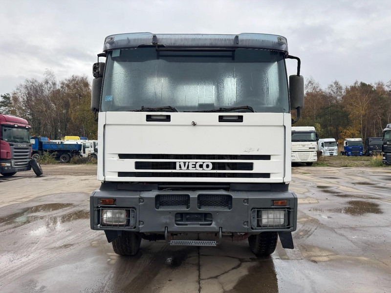 Iveco Eurotrakker 340 E 34 (GRAND PONT / LAMES / POMPE MANUELLE / BOITE MANUELLE / 12 ROUES) - Podvozek s kabinou: obrázok 2 Iveco Eurotrakker 340 E 34 (GRAND PONT / LAMES / POMPE MANUELLE / BOITE MANUELLE / 12 ROUES) - Podvozek s kabinou: obrázok 2