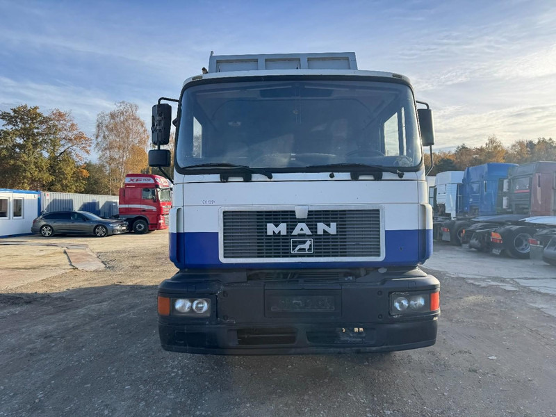 MAN 22.403 (MANUAL GEARBOX / 6 CYLINDER / 8 TIRES / 6X2) - Sklápač: obrázok 2 MAN 22.403 (MANUAL GEARBOX / 6 CYLINDER / 8 TIRES / 6X2) - Sklápač: obrázok 2
