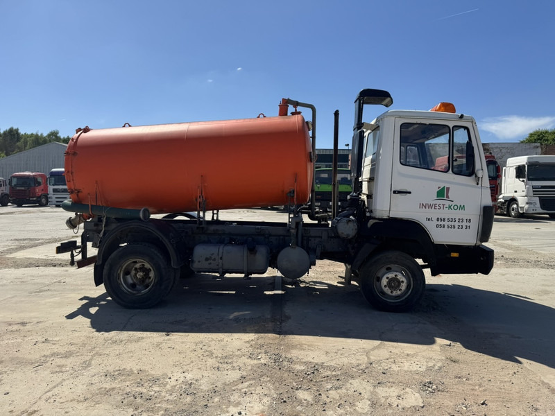 Mercedes-Benz SK 914 (8000 L / STEEL SUSPENSION & MANUAL PUMP / SUSPENSION LAMES & POMPE MANUELLE) - Fekálne vozidlo: obrázok 4 Mercedes-Benz SK 914 (8000 L / STEEL SUSPENSION & MANUAL PUMP / SUSPENSION LAMES & POMPE MANUELLE) - Fekálne vozidlo: obrázok 4