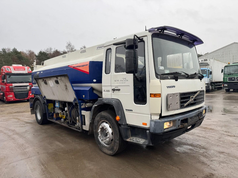 Volvo FL 6 - 220 (11000 L / 2 COMPARTMENTS / 18 TON / MANUAL GEARBOX / PERFECT) - Cisternové vozidlo: obrázok 3 Volvo FL 6 - 220 (11000 L / 2 COMPARTMENTS / 18 TON / MANUAL GEARBOX / PERFECT) - Cisternové vozidlo: obrázok 3