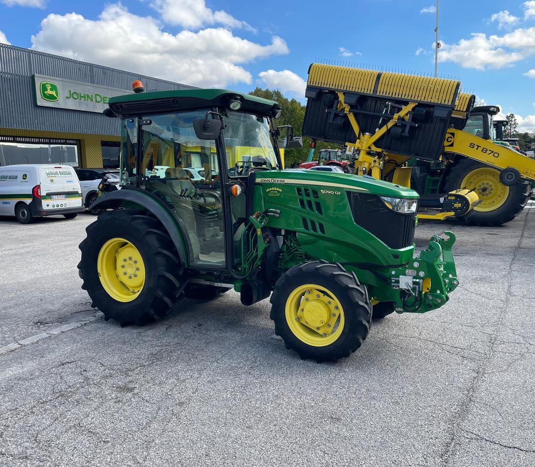 JOHN DEERE 5090 GF - Traktor: obrázok 2 JOHN DEERE 5090 GF - Traktor: obrázok 2