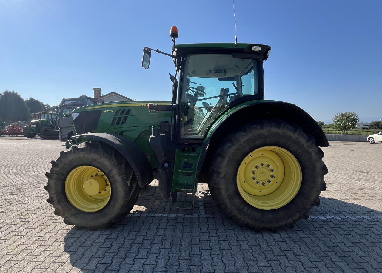 JOHN DEERE 6175 R - Traktor: obrázok 2 JOHN DEERE 6175 R - Traktor: obrázok 2