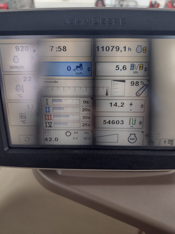 JOHN DEERE 6210 R - Traktor: obrázok 5 JOHN DEERE 6210 R - Traktor: obrázok 5