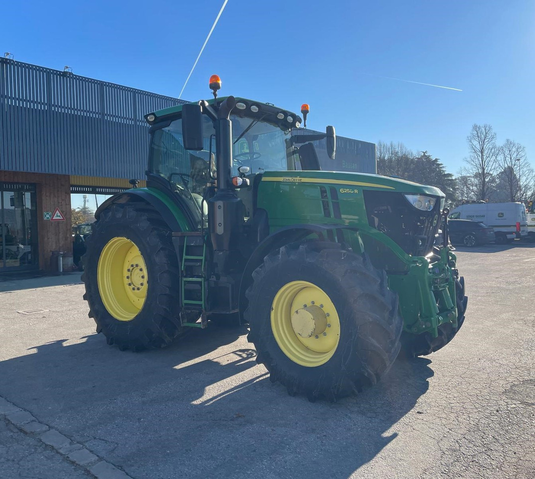 JOHN DEERE 6250 R - Traktor: obrázok 3 JOHN DEERE 6250 R - Traktor: obrázok 3
