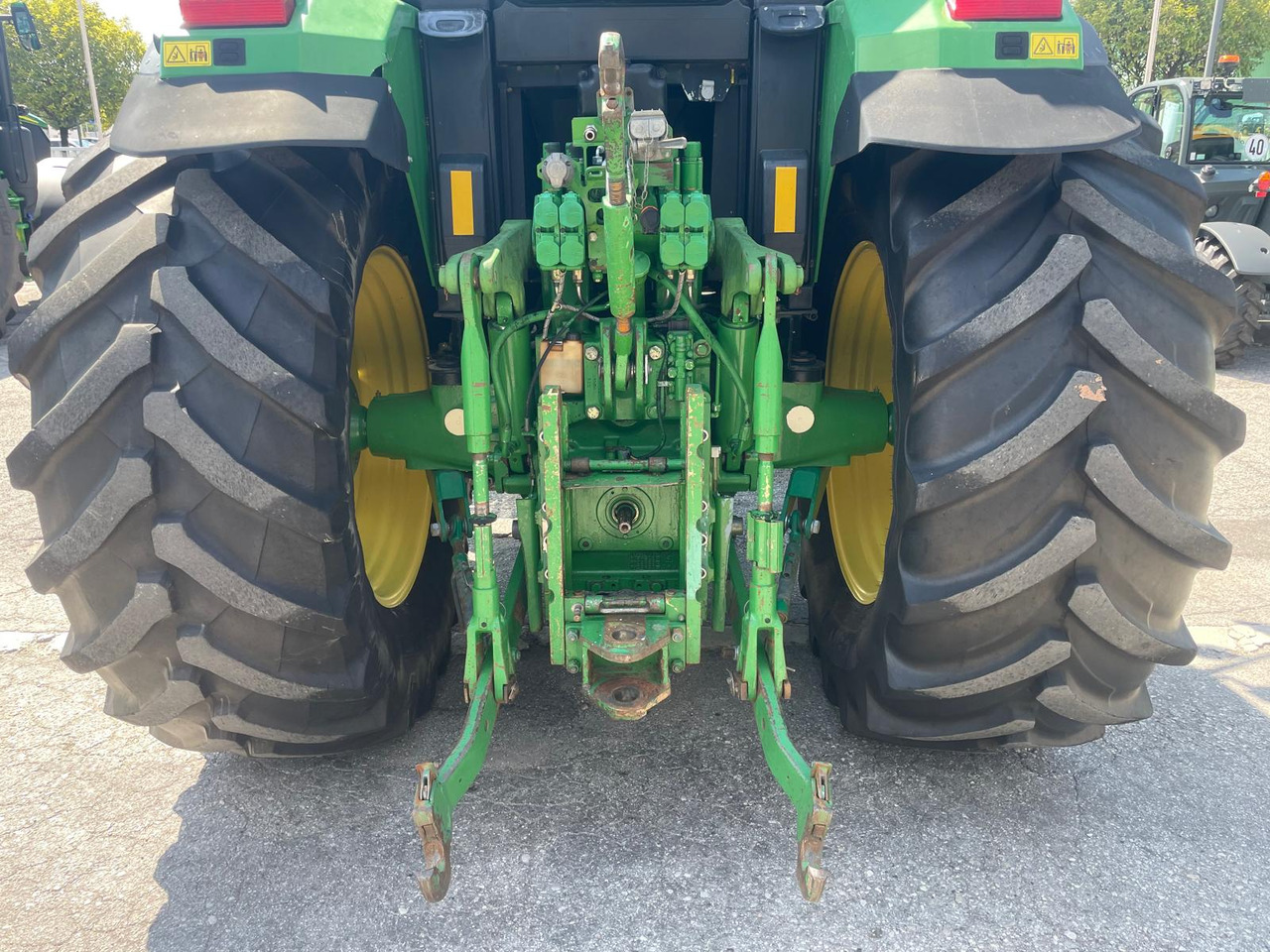 JOHN DEERE 6810 - Traktor: obrázok 5 JOHN DEERE 6810 - Traktor: obrázok 5