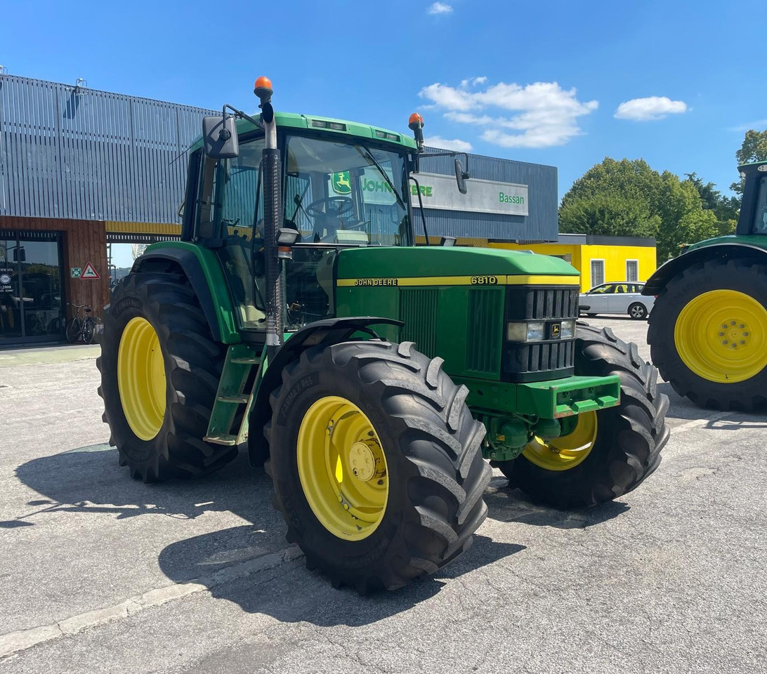 JOHN DEERE 6810 - Traktor: obrázok 3 JOHN DEERE 6810 - Traktor: obrázok 3