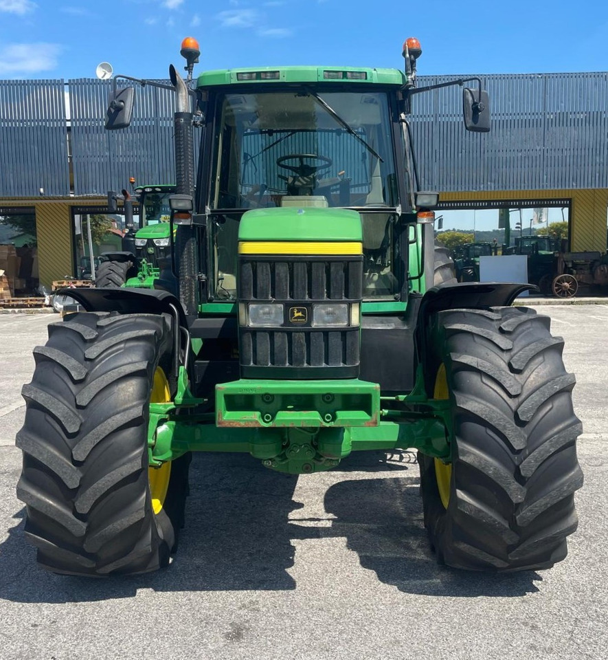 JOHN DEERE 6810 - Traktor: obrázok 2 JOHN DEERE 6810 - Traktor: obrázok 2