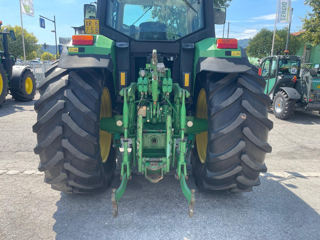 JOHN DEERE 6810 - Traktor: obrázok 4 JOHN DEERE 6810 - Traktor: obrázok 4