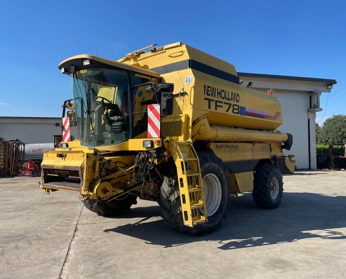 NEW HOLLAND MIETITREBBIA TF 78 - Obilný kombajn: obrázok 1 NEW HOLLAND MIETITREBBIA TF 78 - Obilný kombajn: obrázok 1