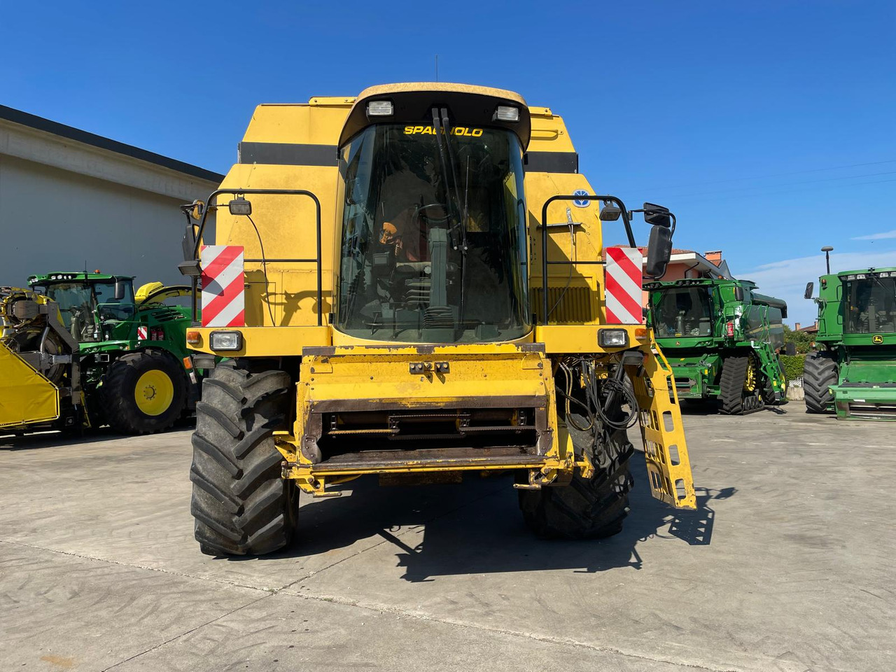 NEW HOLLAND MIETITREBBIA TF 78 - Obilný kombajn: obrázok 2 NEW HOLLAND MIETITREBBIA TF 78 - Obilný kombajn: obrázok 2