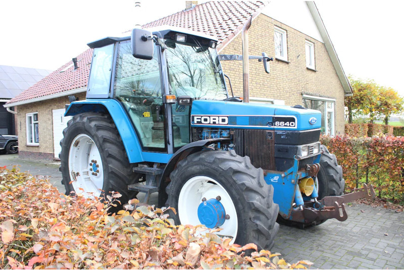 New Holland 6640 met turbo fronthef en front pto - Traktor: obrázok 1 New Holland 6640 met turbo fronthef en front pto - Traktor: obrázok 1