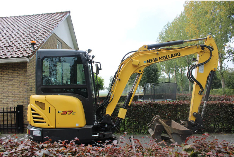 New Holland E37C - Mini žeriav: obrázok 2 New Holland E37C - Mini žeriav: obrázok 2
