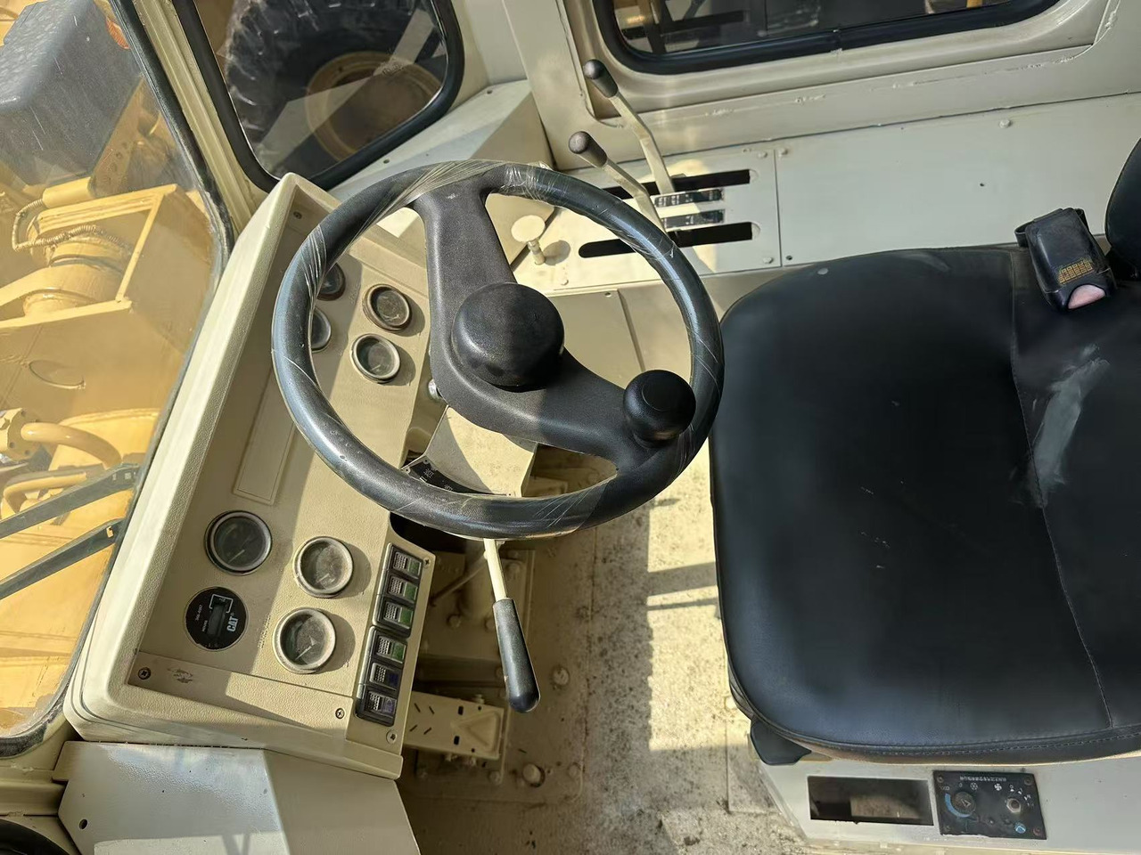 Kolesový nakladač CATERPILLAR 966f [ Copy ] [ Copy ] [ Copy ] [ Copy ] [ Copy ] [ Copy ] [ Copy ]: obrázok 8