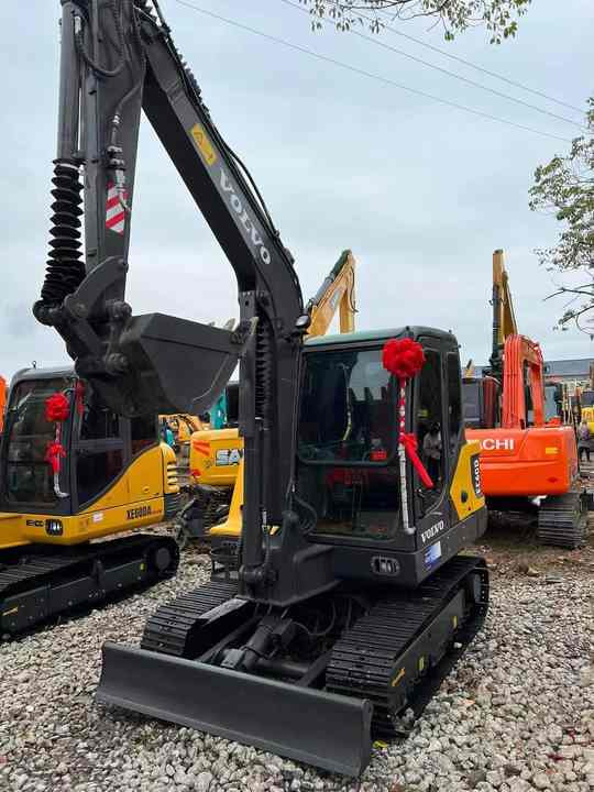 China Brand Used Volvo EC60D Mini Excavator 6ton Crawler Earth Digger Machine for Sale - Pásové rýpadlo: obrázok 2 China Brand Used Volvo EC60D Mini Excavator 6ton Crawler Earth Digger Machine for Sale - Pásové rýpadlo: obrázok 2