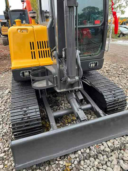 China Brand Used Volvo EC60D Mini Excavator 6ton Crawler Earth Digger Machine for Sale - Pásové rýpadlo: obrázok 5 China Brand Used Volvo EC60D Mini Excavator 6ton Crawler Earth Digger Machine for Sale - Pásové rýpadlo: obrázok 5