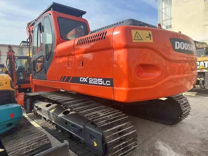 Doosan DX225LC Second-Hand Excavator | Korea Direct Import | 1-Year Warranty & Free Sea Shipping - Pásové rýpadlo: obrázok 3 Doosan DX225LC Second-Hand Excavator | Korea Direct Import | 1-Year Warranty & Free Sea Shipping - Pásové rýpadlo: obrázok 3